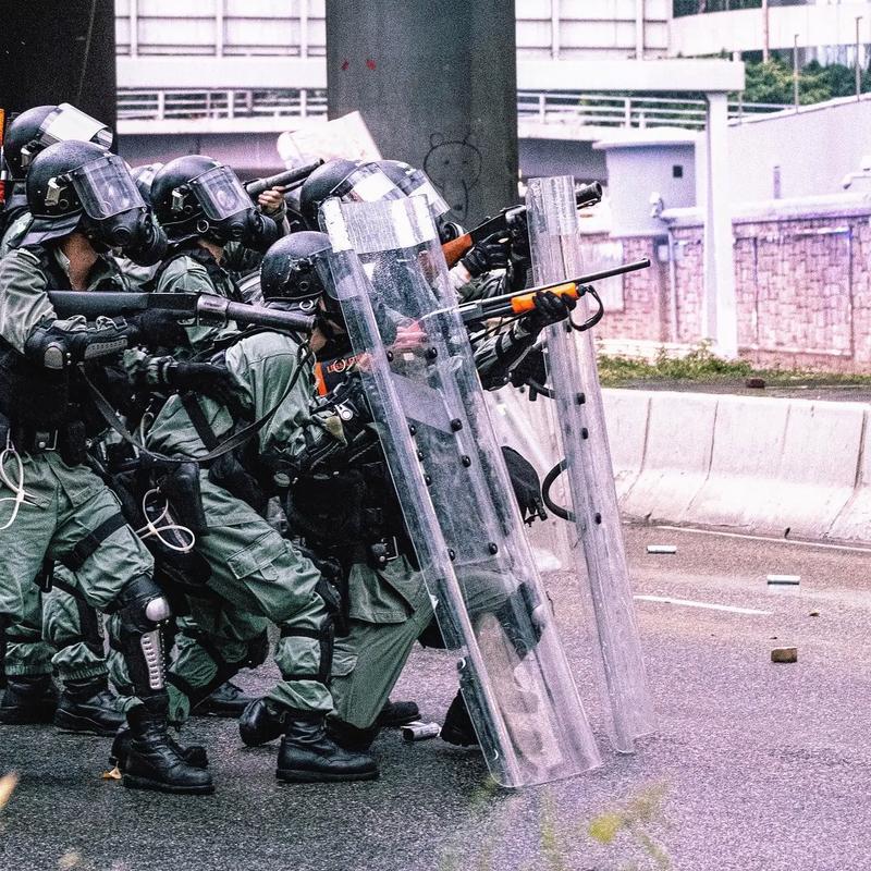 香港高防服务器600g可能指的是位于香港的高防御能力的服务器，具备600Gbps的防御能力。这样的服务器通常用于保护网站或应用免受恶意攻击，如DDoS攻击。以下是对这种服务器的一些解释和考虑因素