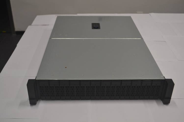阿里云提供的高防服务器（也称为高防IP）是一种云安全产品，旨在帮助用户抵御大流量的DDoS攻击和CC攻击。这种服务通过配置高防IP，将攻击流量引流到高防IP，从而确保源站的稳定可靠。