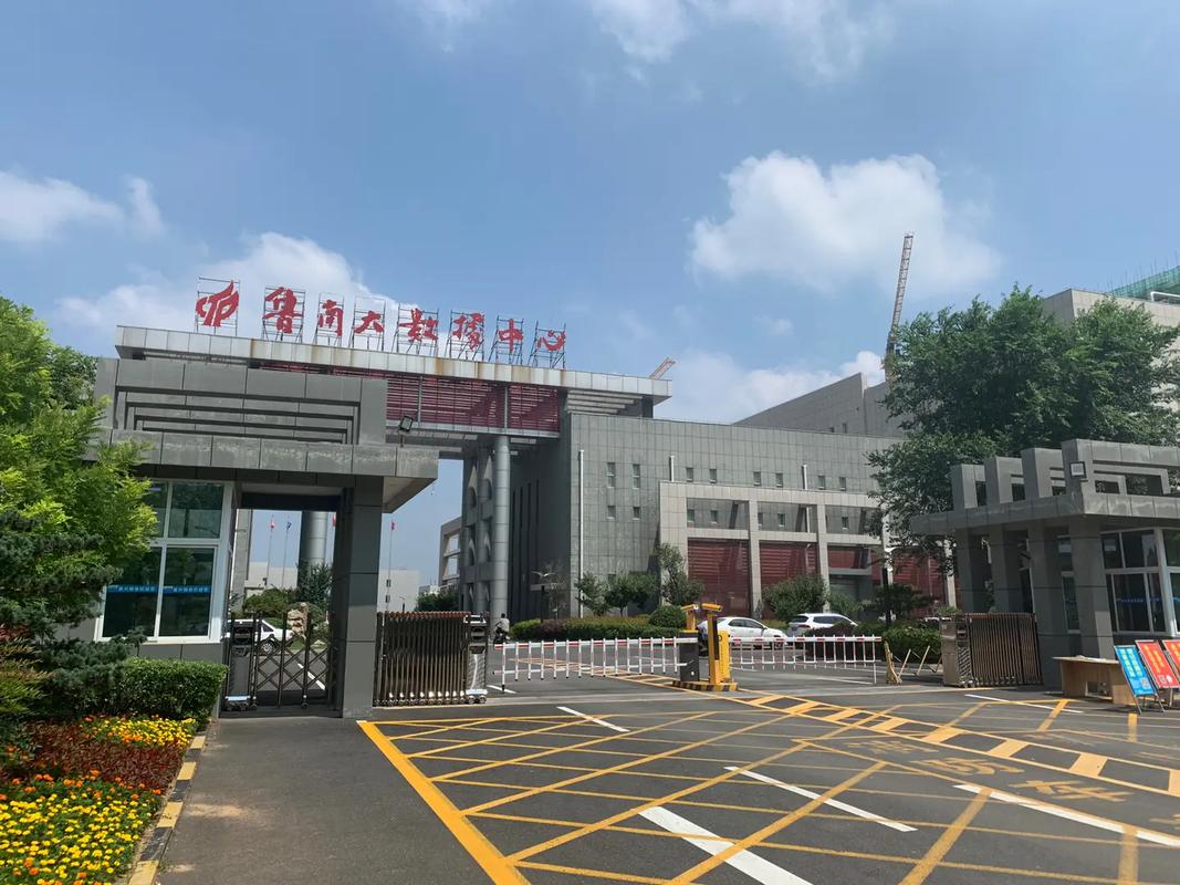 新乡BGP高防服务器可能指的是位于新乡市,采用BGP(边界网关协议)技术,并具备高级防御(高防)功能的服务器。以下是对这些关键词的详细解释